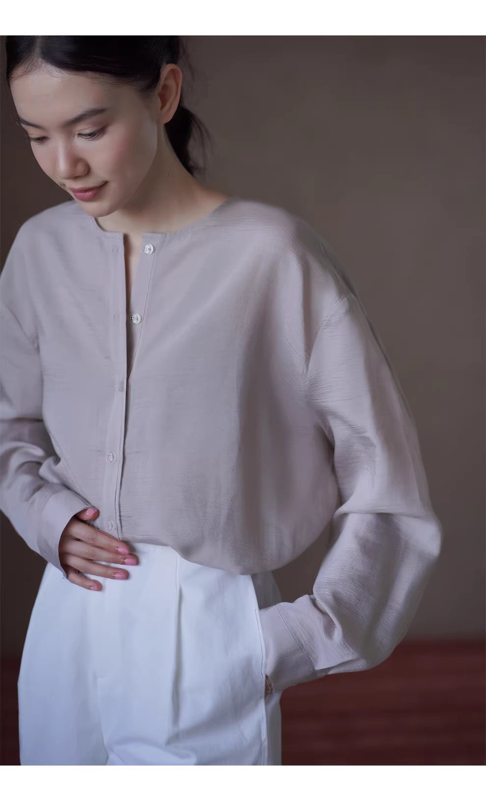 白櫻裊裊微亮光澤肌理感寬鬆顯瘦圓領通勤簡約長袖襯衫,白櫻裊裊微亮光澤肌理感寬鬆顯瘦圓領通勤簡約長袖襯衫,HBFS1058,白櫻裊裊微亮光澤肌理感寬鬆顯瘦圓領通勤簡約長袖襯衫,圓領排扣,親膚柔軟