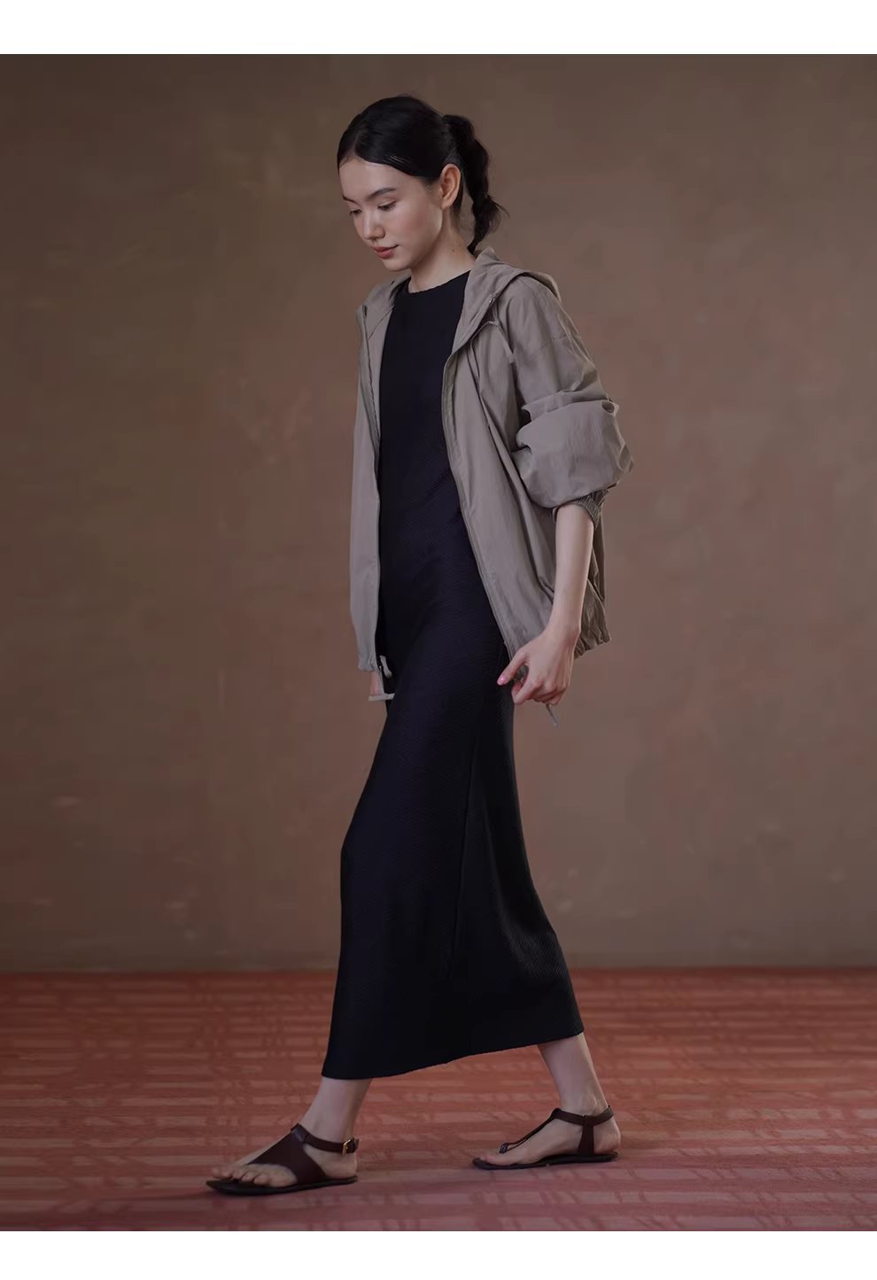 超模氣質洋裝顯瘦斜紋肌理圓領直筒合身無袖小黑裙女,超模氣質洋裝顯瘦斜紋肌理圓領直筒合身無袖小黑裙女,HBFS7026,超模氣質洋裝顯瘦斜紋肌理圓領直筒合身無袖小黑裙女,微彈柔滑,一字領剪裁