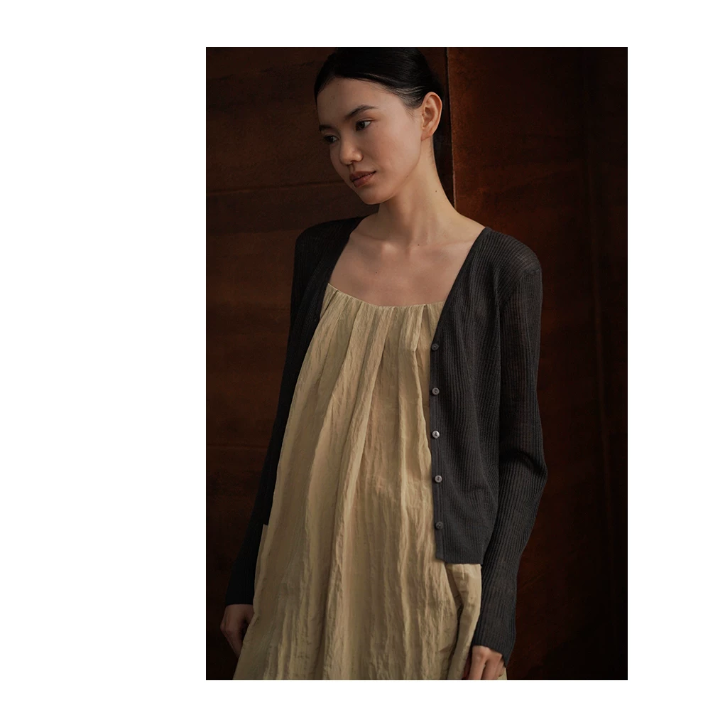 枯葉蝴蝶高訂壓皺工藝肌理感寬鬆A字顯瘦飄逸吊帶洋裝,枯葉蝴蝶高訂壓皺工藝肌理感寬鬆A字顯瘦飄逸吊帶洋裝,HBFS7046,枯葉蝴蝶高訂壓皺工藝肌理感寬鬆A字顯瘦飄逸吊帶洋裝,壓皺紋理,調節肩帶