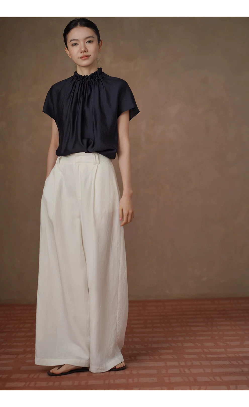 品質光澤緞感垂墜順滑捏褶花邊立領通勤顯瘦蝙蝠袖襯衫,品質光澤緞感垂墜順滑捏褶花邊立領通勤顯瘦蝙蝠袖襯衫,HBFS1102,品質光澤緞感垂墜順滑捏褶花邊立領通勤顯瘦蝙蝠袖襯衫,質感面料,木耳立領