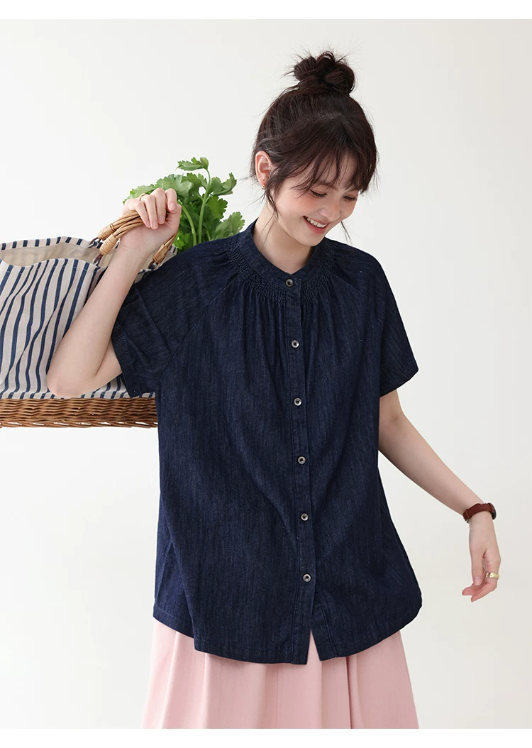 深藍色插肩袖單排扣牛仔襯衫女夏季新款寬鬆圓領上衣,深藍色插肩袖單排扣牛仔襯衫女夏季新款寬鬆圓領上衣,HBFS1104,深藍色插肩袖單排扣牛仔襯衫女夏季新款寬鬆圓領上衣,壓褶細節,俐落剪裁