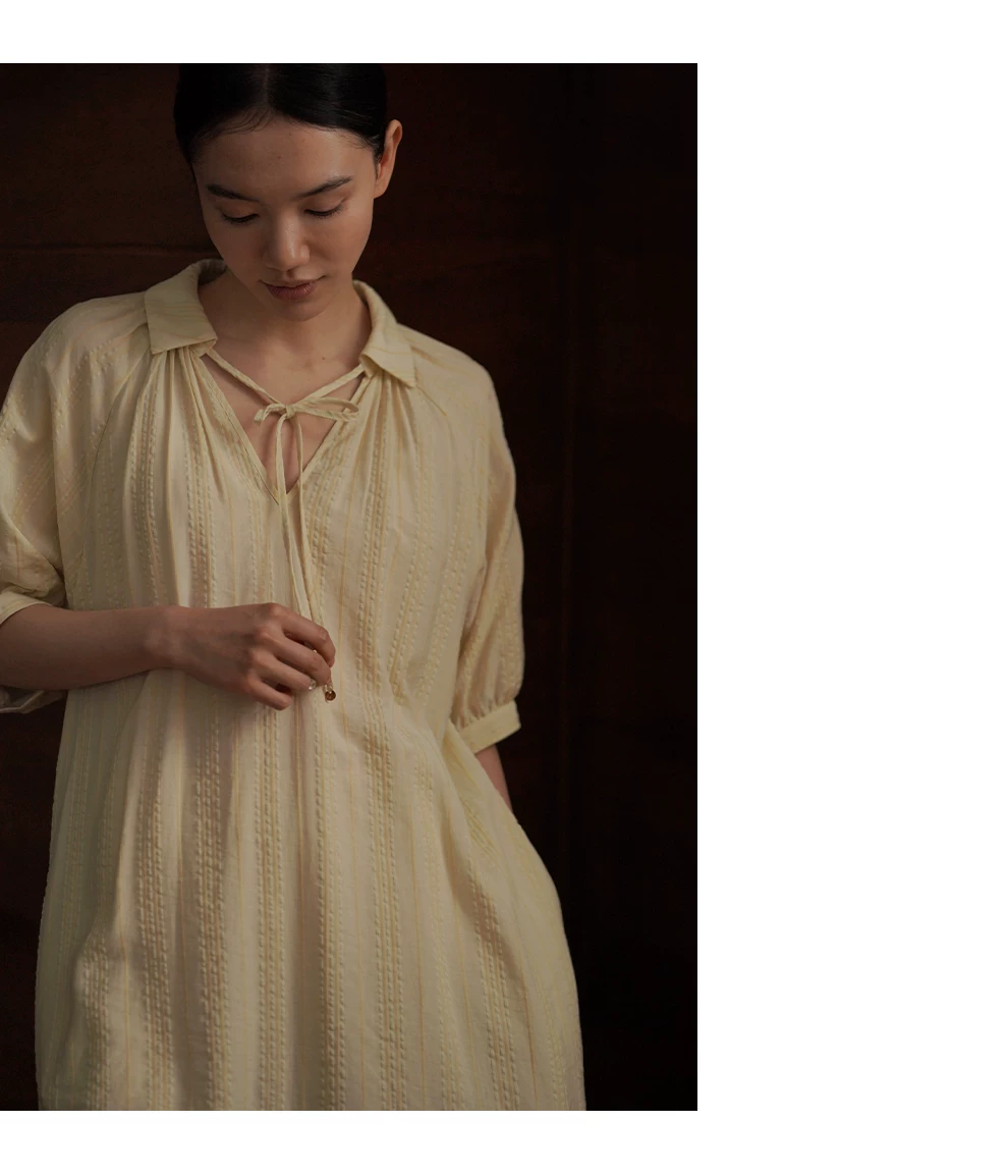 透氣親膚立體泡泡肌理細條紋寬鬆繫帶V領直筒顯瘦洋裝,透氣親膚立體泡泡肌理細條紋寬鬆繫帶V領直筒顯瘦洋裝,HBFS7050,透氣親膚立體泡泡肌理細條紋寬鬆繫帶V領直筒顯瘦洋裝,泡泡紋理,版型修飾