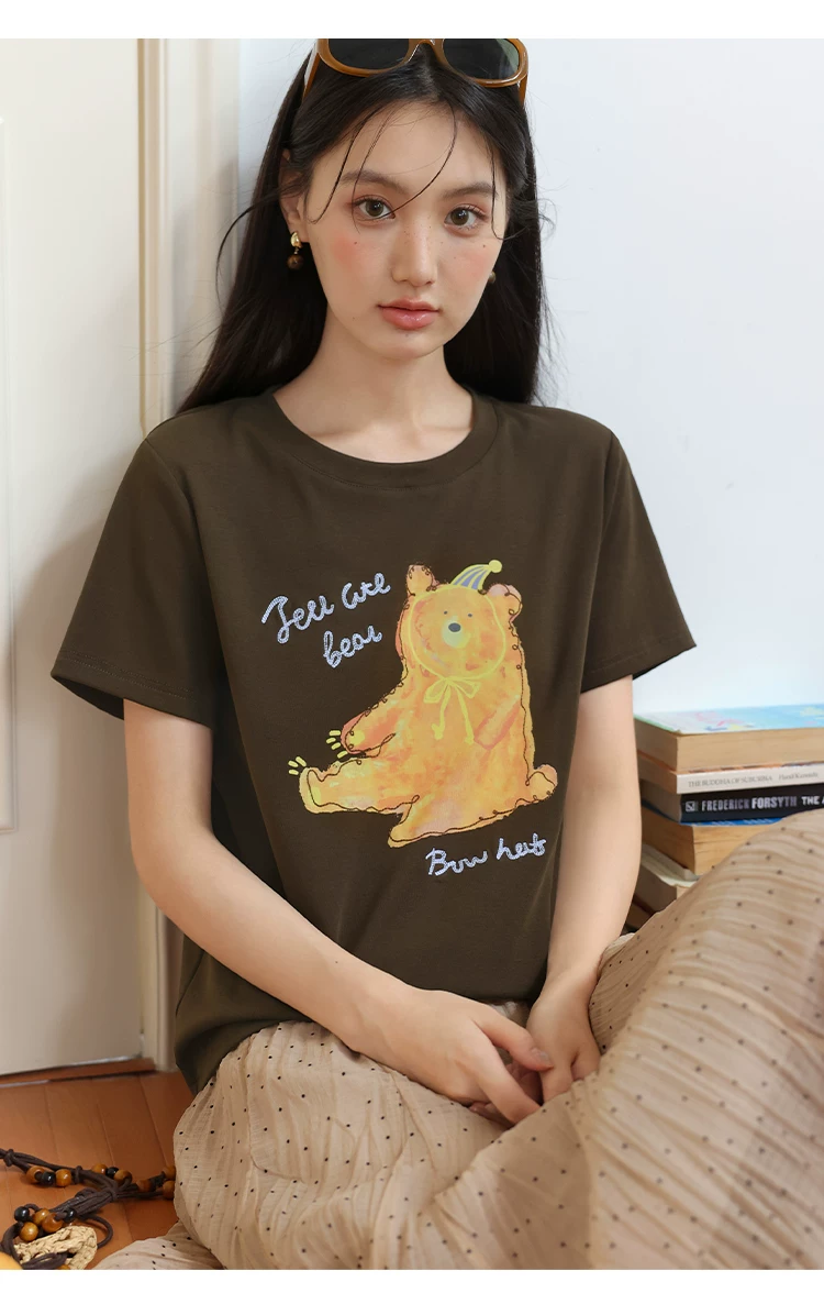 大尺碼夏日短袖T恤女2026新款咖啡色小熊印花巨好看減齡上衣,大尺碼夏日短袖T恤女2026新款咖啡色小熊印花巨好看減齡上衣,HBFS1300,大尺碼夏日短袖T恤女2026新款咖啡色小熊印花巨好看減齡上衣,中大尺碼,童趣印花