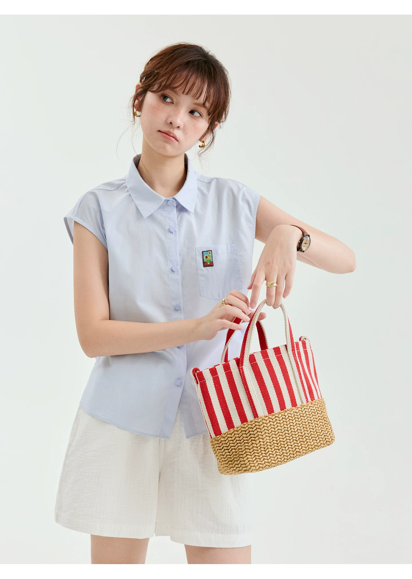 油畫小標收腰萊賽爾襯衫女夏季新款藍色翻領上衣,油畫小標收腰萊賽爾襯衫女夏季新款藍色翻領上衣,HBFS1332,油畫小標收腰萊賽爾襯衫女夏季新款藍色翻領上衣,刺繡細節,天絲混棉