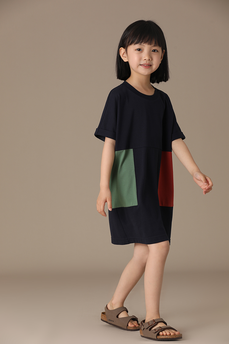 微彈棉感面料拚色拼縫設計寬鬆舒適短袖A字連身裙洋裝