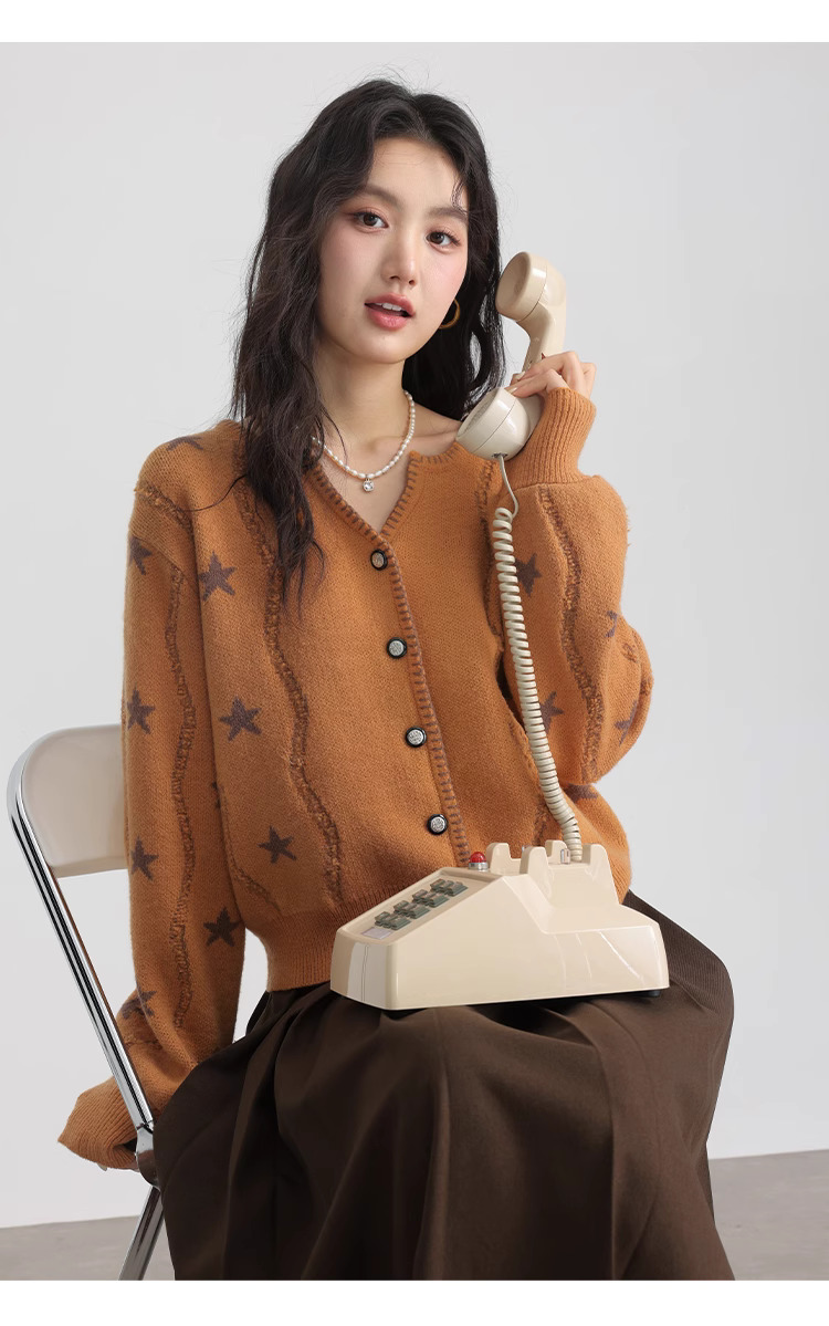 設計感毛衣女外套胖mm顯瘦針織衫開衫,設計感毛衣女外套胖mm顯瘦針織衫開衫秋冬內搭打底上衣,HBEW5987,設計感毛衣女外套胖mm顯瘦針織衫開衫,V領排扣,星星針織