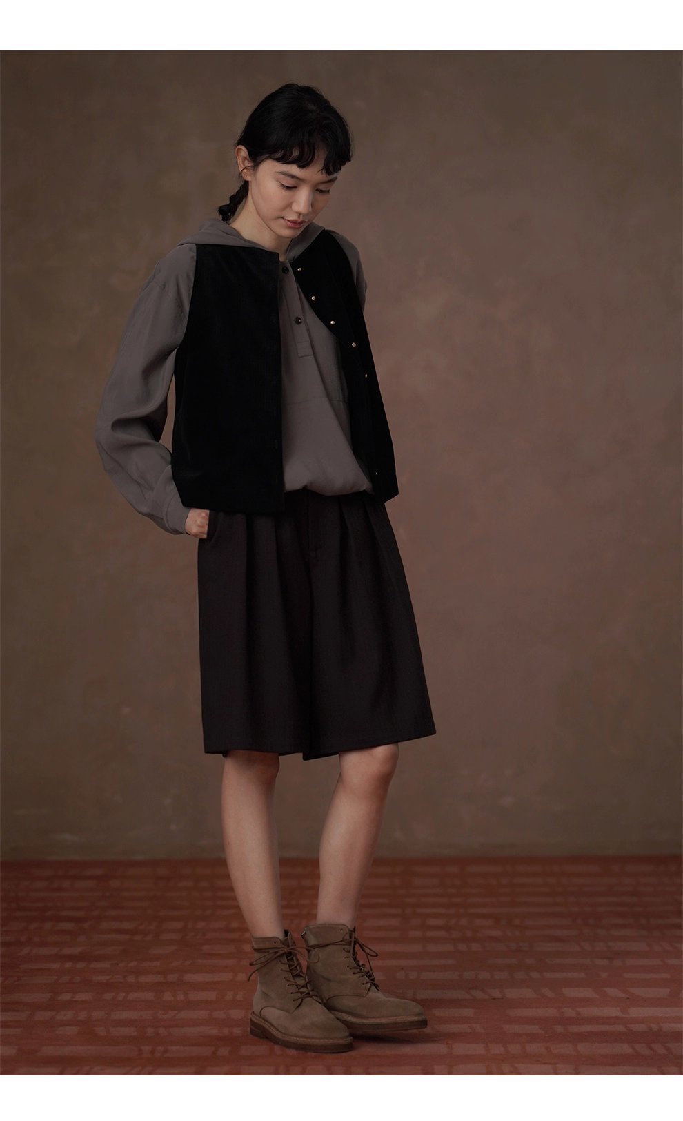 單穿疊穿都精彩柔光高密絲絨馬甲復古金扣合身顯瘦外套