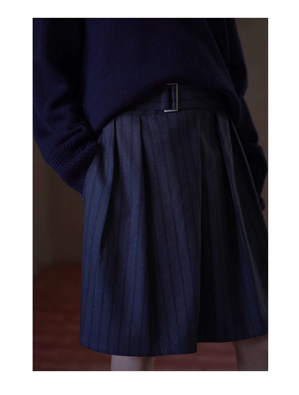 品質暗條紋肌理感斜門襟中長百褶高腰顯瘦學院風半身裙