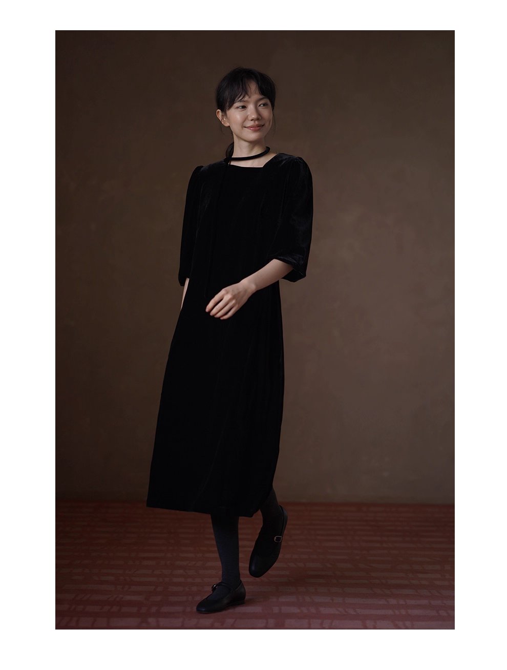 略施粉黛優雅宴會高克重品質絲絨繫帶不對稱領洋裝女