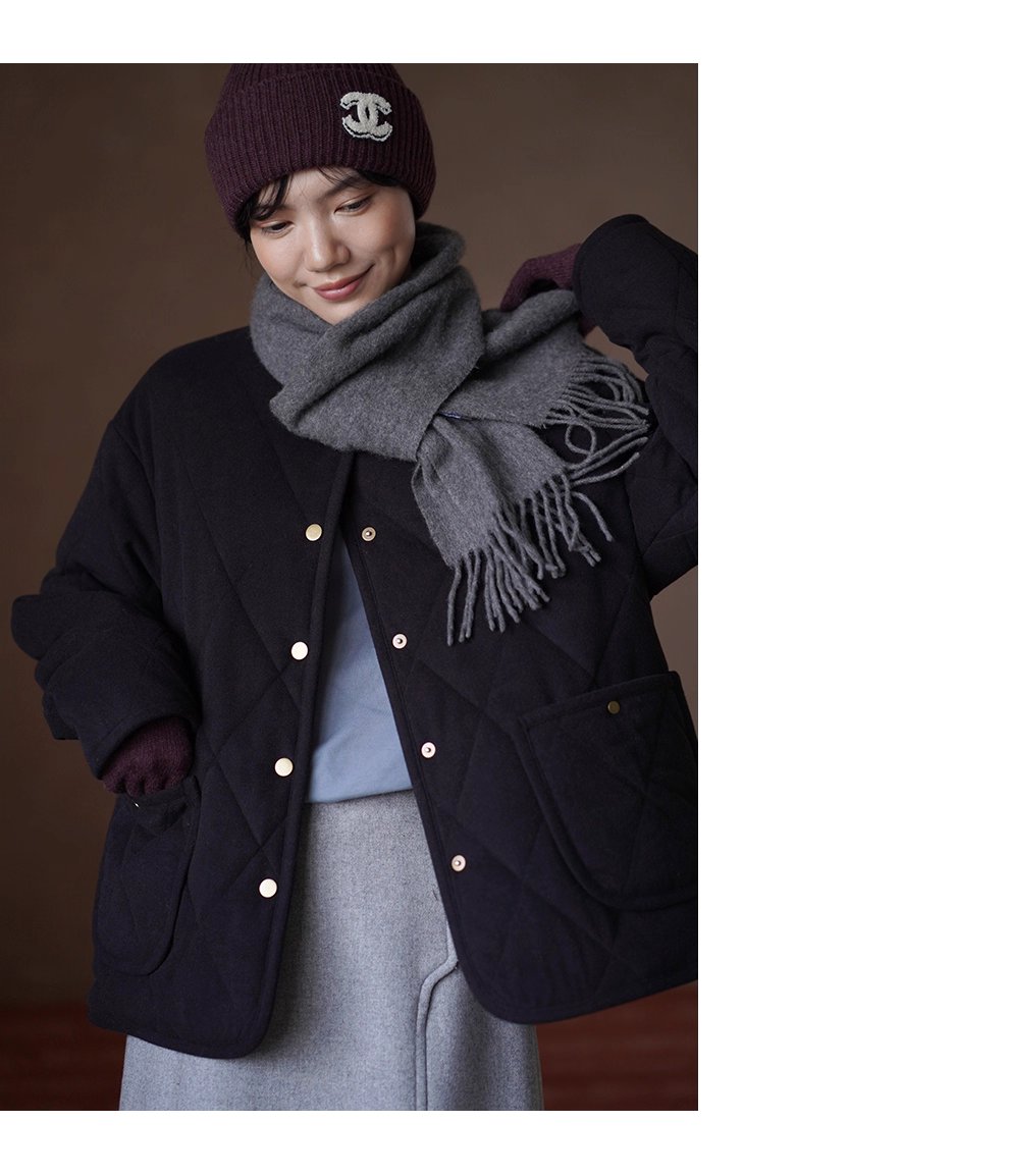 精緻復古細膩毛感肌理薄呢菱形格絎棉保暖寬鬆棉襖外套,精緻復古細膩毛感肌理薄呢菱形格絎棉保暖寬鬆棉襖外套,HBEW5092,精緻復古細膩毛感肌理薄呢菱形格絎棉保暖寬鬆棉襖外套,圓領排扣,菱格車線