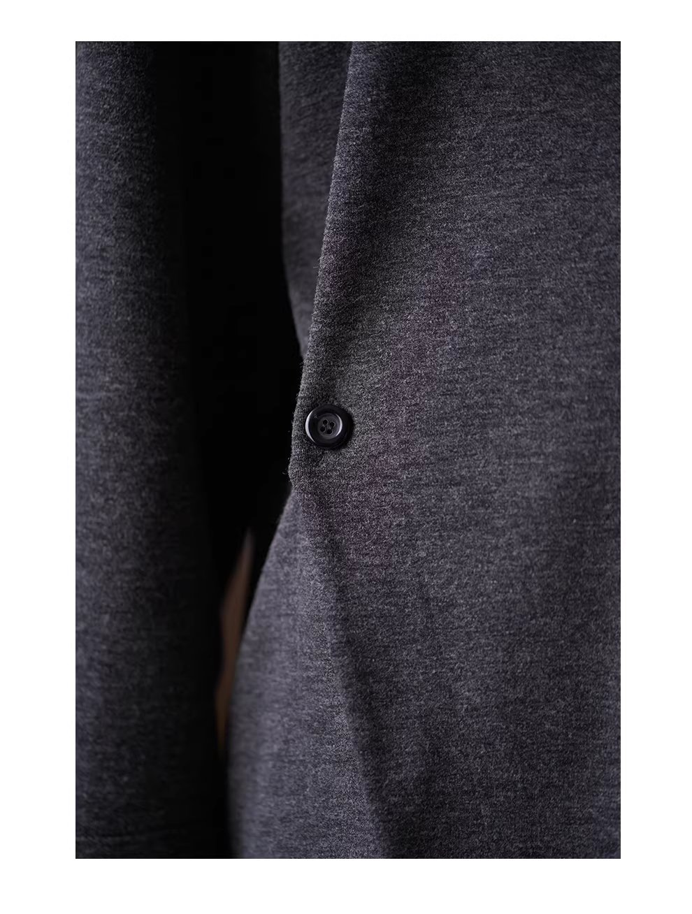 慵懶寬鬆毛感柔軟垂順薄呢圓領弧形下擺紐扣設計顯瘦T恤,慵懶寬鬆毛感柔軟垂順薄呢圓領弧形下擺紐扣設計顯瘦T恤,HBEW1141,慵懶寬鬆毛感柔軟垂順薄呢圓領弧形下擺紐扣設計顯瘦T恤,簡單有型,毛呢面料