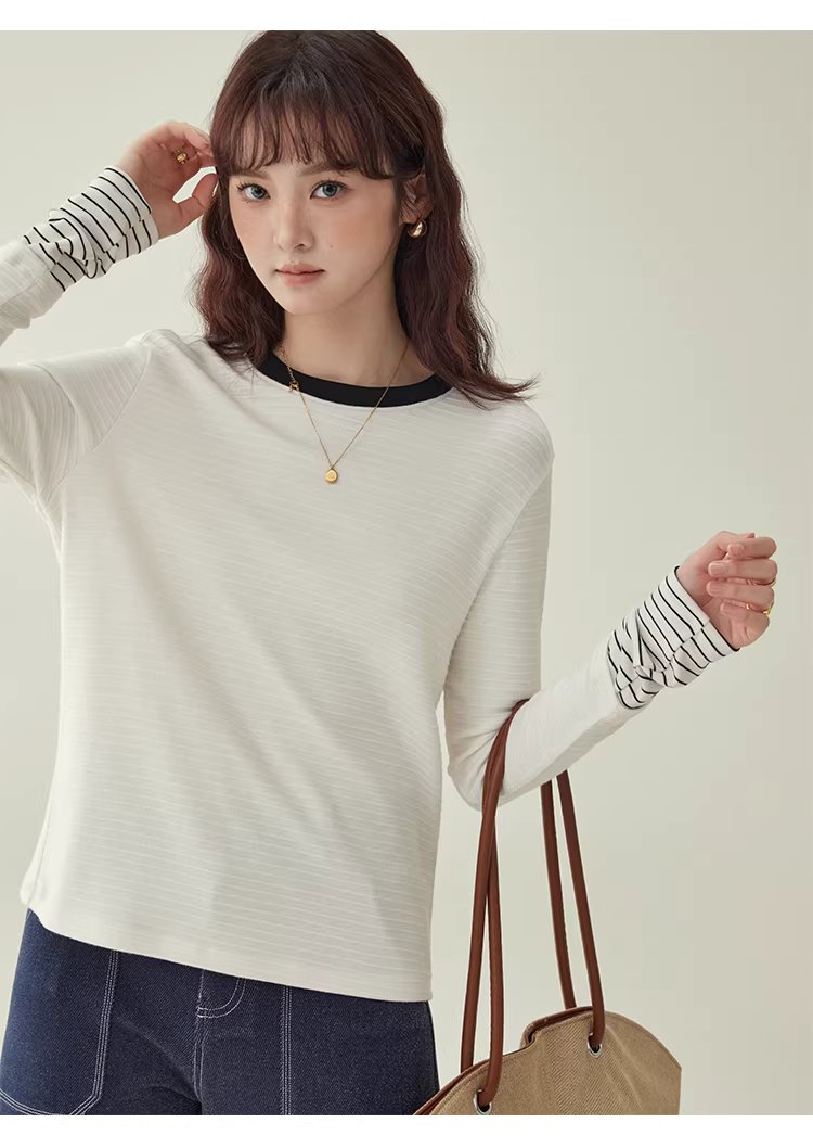 撞色拼接肌理長袖t卹女冬新款簡約圓領內搭上衣,撞色拼接肌理長袖t卹女冬新款簡約圓領內搭上衣,HBEW1160,撞色拼接肌理長袖t卹女冬新款簡約圓領內搭上衣,撞色領口,舒適面料