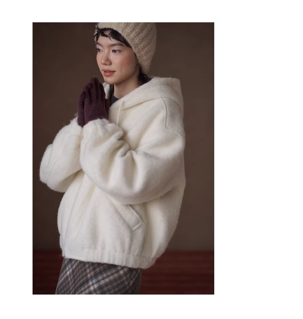 慵長雪夜長毛絨感羊毛混紡呢料連帽廓形氛圍夾棉短外套,慵長雪夜長毛絨感羊毛混紡呢料連帽廓形氛圍夾棉短外套,HBEW5117,慵長雪夜長毛絨感羊毛混紡呢料連帽廓形氛圍夾棉短外套,連帽外套,羊毛混紡