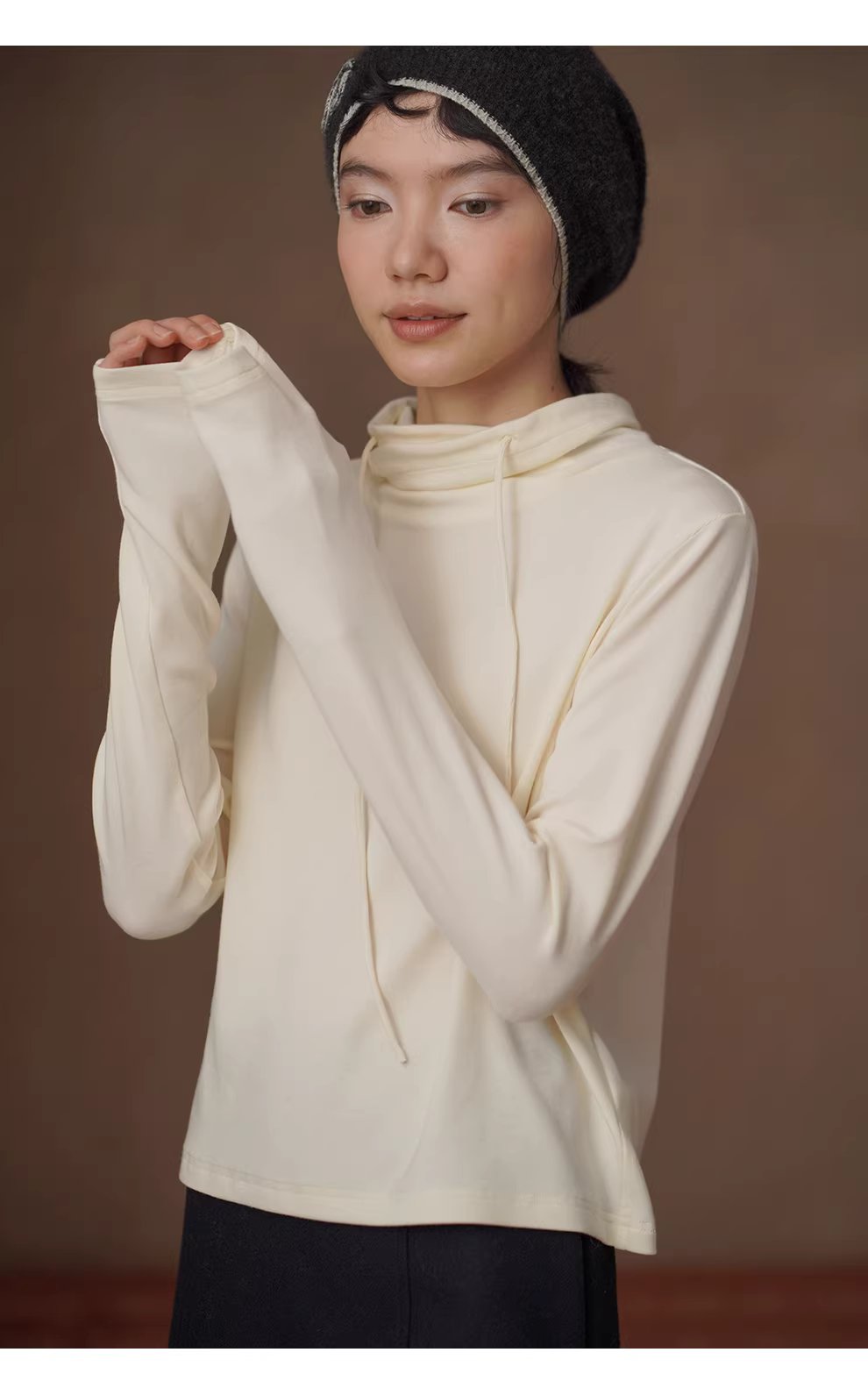 冬日衣櫥高舒基礎疊穿內搭高彈合身堆堆領顯瘦保暖上衣,冬日衣櫥高舒基礎疊穿內搭高彈合身堆堆領顯瘦保暖上衣,HBEW1173,冬日衣櫥高舒基礎疊穿內搭高彈合身堆堆領顯瘦保暖上衣,連帽抽繩,親膚柔軟