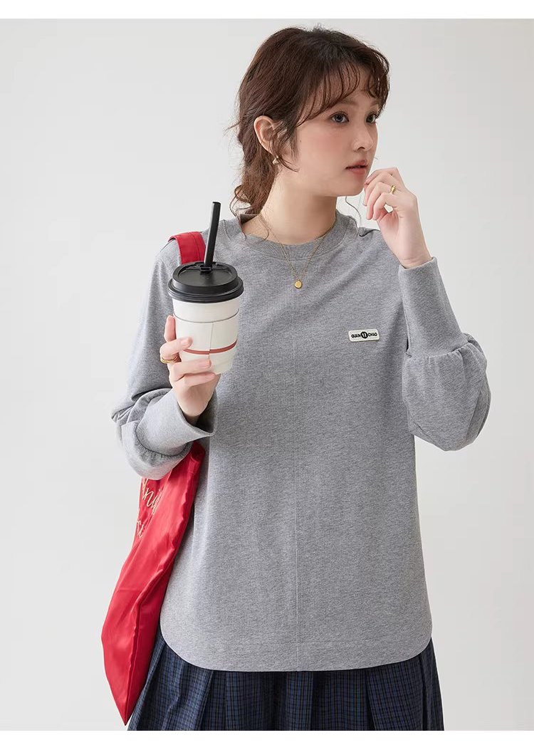 灰色圓弧下擺側開叉T恤女春季新款純棉貼標上衣,灰色圓弧下擺側開叉T恤女春季新款純棉貼標上衣,HBFS1000,灰色圓弧下擺側開叉T恤女春季新款純棉貼標上衣,輕鬆穿搭,全棉面料