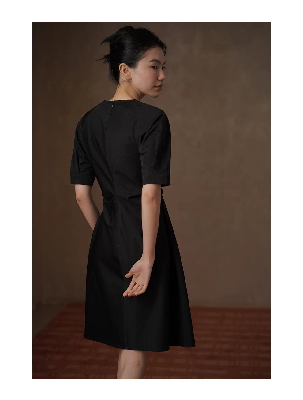 極簡廓形收腰剪裁寬鬆羊腿袖通勤短款顯瘦小個子洋裝,極簡廓形收腰剪裁寬鬆羊腿袖通勤短款顯瘦小個子洋裝,HBFS7012,極簡廓形收腰剪裁寬鬆羊腿袖通勤短款顯瘦小個子洋裝,微光質感,V領優雅