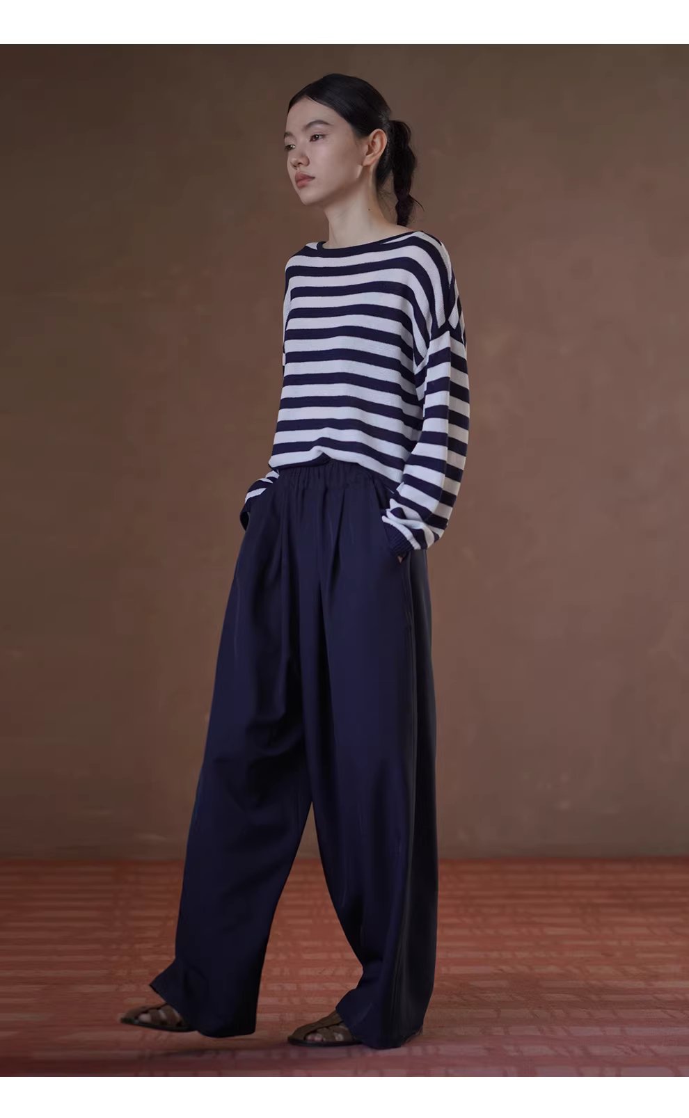 流動線條垂墜顯瘦鬆緊高腰不挑人寬鬆直筒闊腿通勤長褲,流動線條垂墜顯瘦鬆緊高腰不挑人寬鬆直筒闊腿通勤長褲,HBFS3018,流動線條垂墜顯瘦鬆緊高腰不挑人寬鬆直筒闊腿通勤長褲,簡約慵懶,細膩褶皺