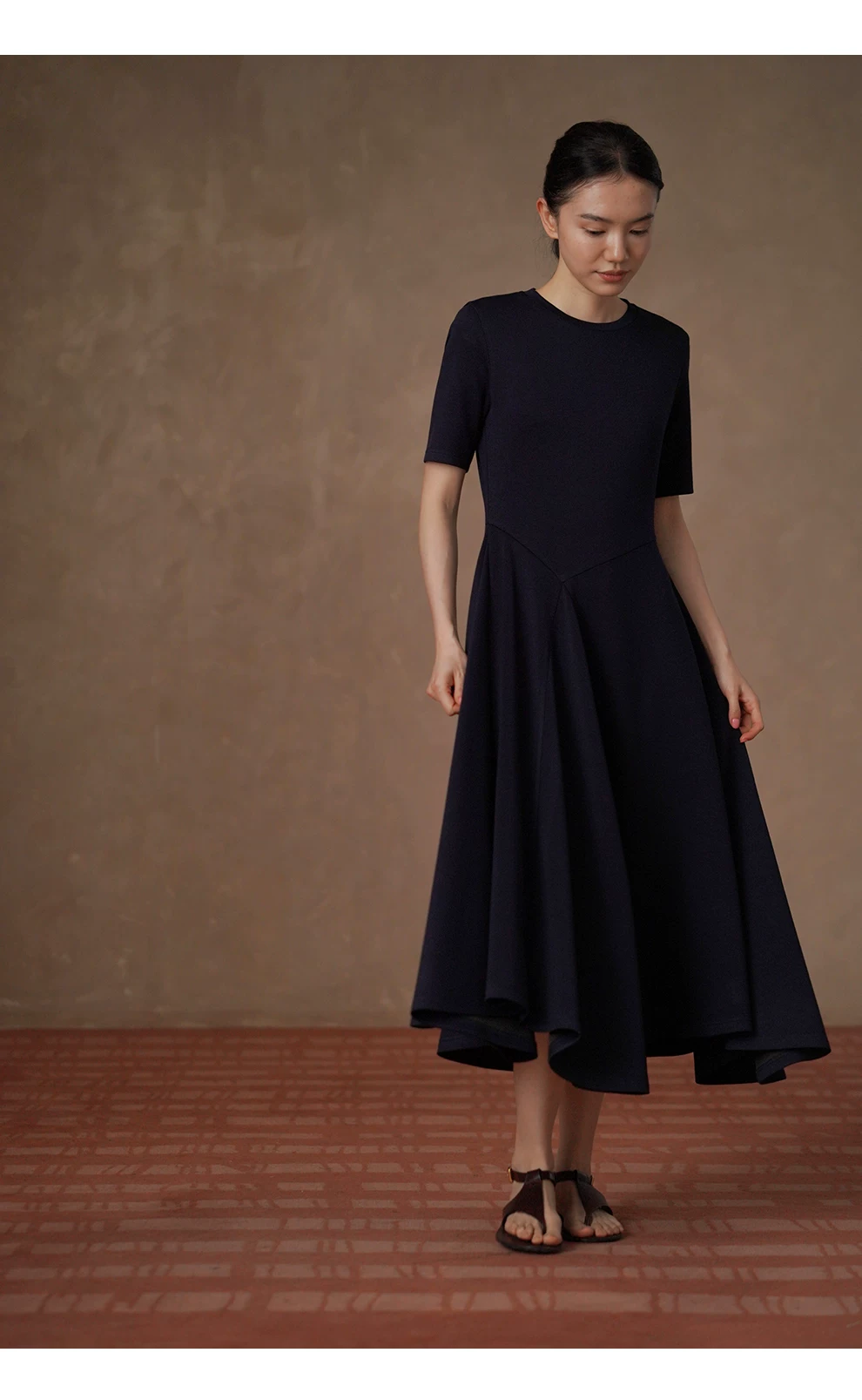 軟糯空氣感顯瘦合身不規則分割腰線大裙擺遮肉洋裝女,軟糯空氣感顯瘦合身不規則分割腰線大裙擺遮肉洋裝女,HBFS7045,軟糯空氣感顯瘦合身不規則分割腰線大裙擺遮肉洋裝女,自然垂墜,拼接收腰