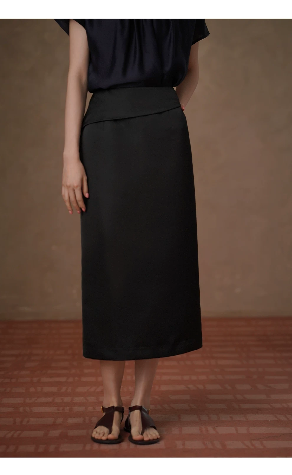 摩登高智優雅半身裙品質緞面寬翻邊高腰顯瘦通勤裙女,摩登高智優雅半身裙品質緞面寬翻邊高腰顯瘦通勤裙女,HBFS2021,摩登高智優雅半身裙品質緞面寬翻邊高腰顯瘦通勤裙女,高腰直筒,翻邊遮肉