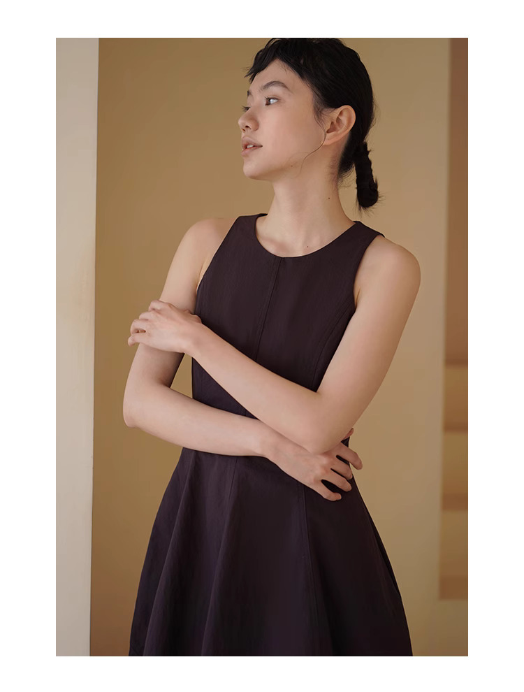 殿堂美貌訂製配色顯白貴氣收腰勾勒曲線顯瘦無袖連身裙