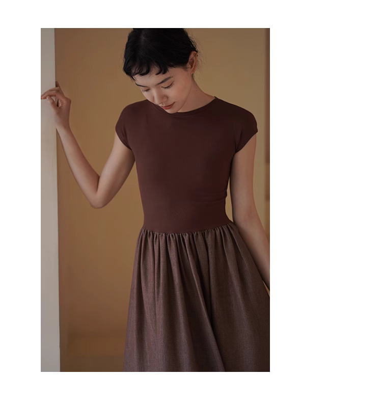 顯白特調赭紅彈性針織拼接大裙擺合身顯瘦梨形洋裝女