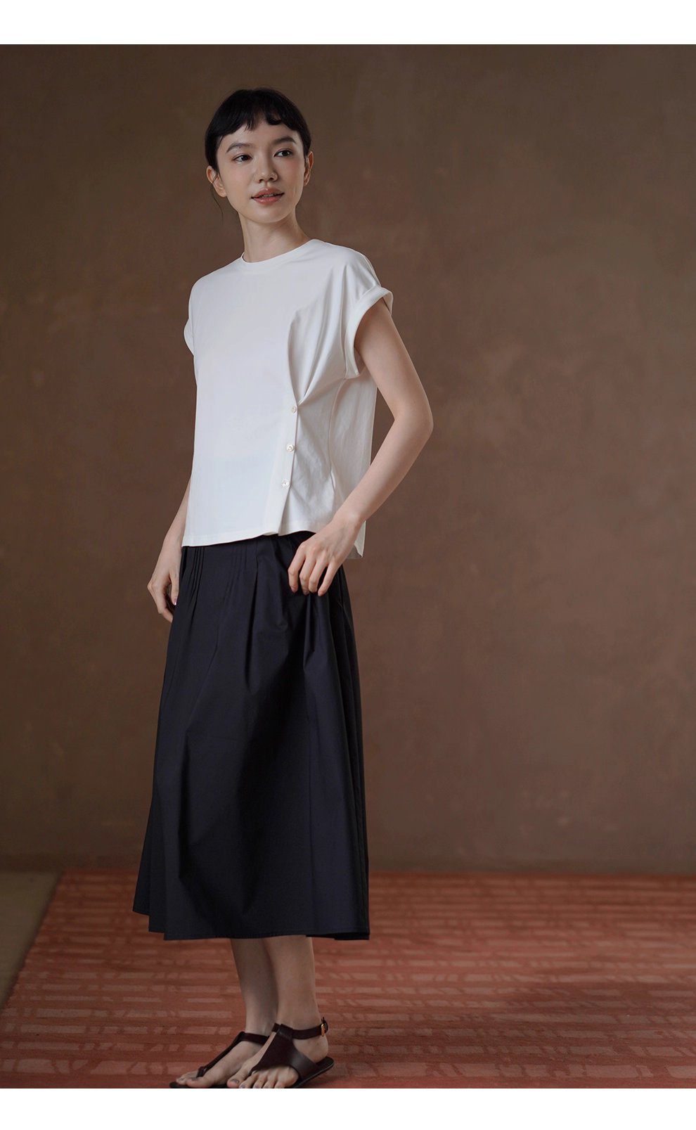 建構感白T恤側邊收腰羈扣設計修身圓領折邊短袖通勤上衣