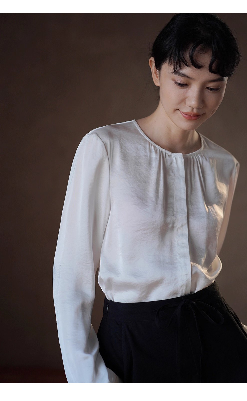 貴氣緞面質感光澤圓領褶皺寬鬆顯瘦通勤襯衫長袖上衣女