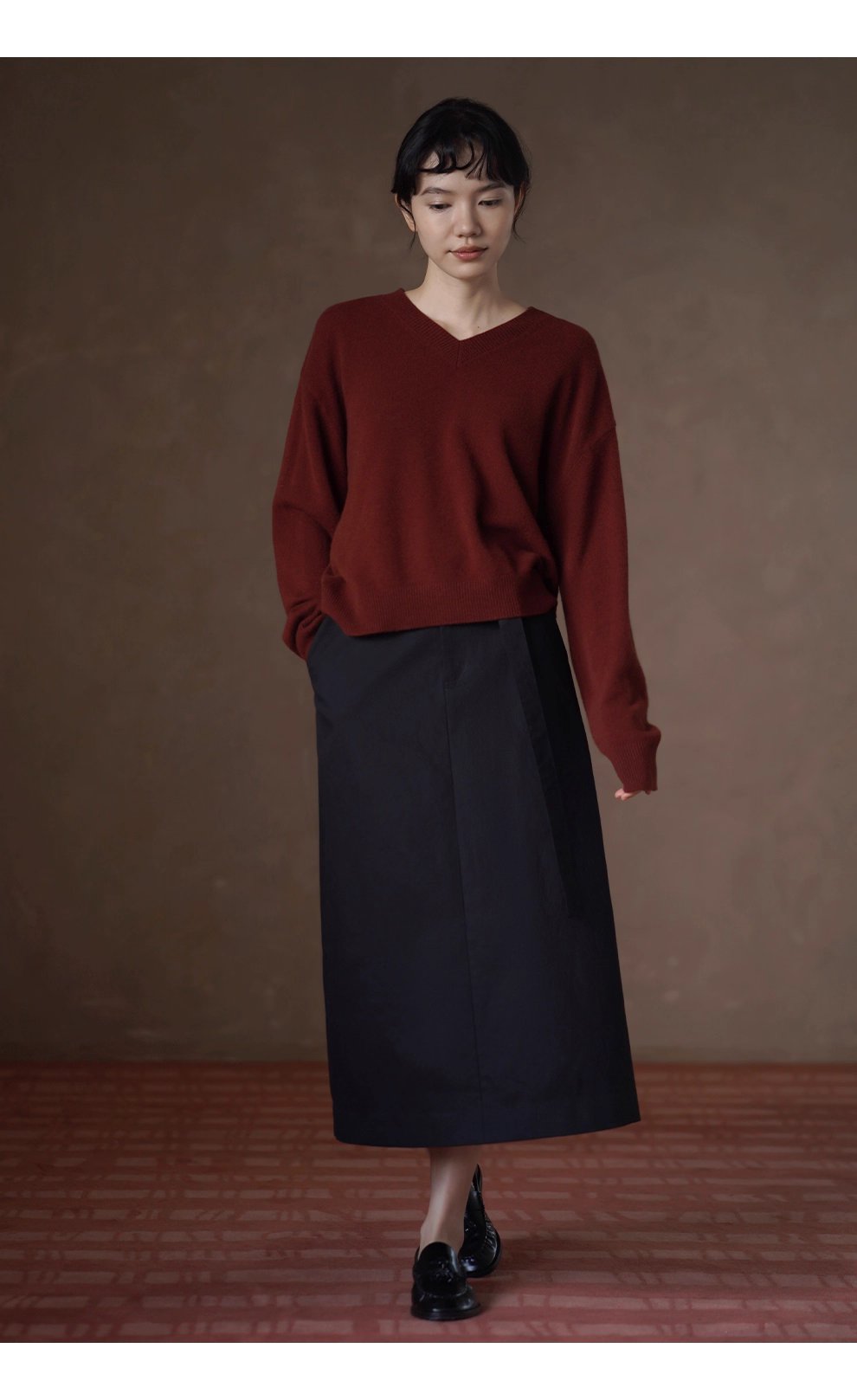 復古勃更第紅顯白柔軟山羊絨羊毛混紡顯瘦V領寬鬆毛衣女