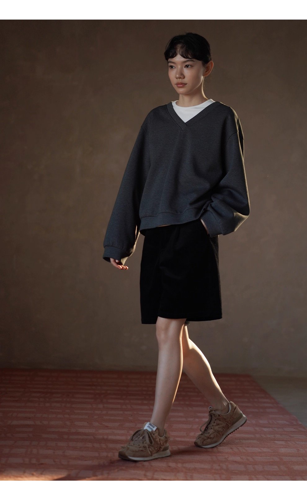 太空旅行衛衣V領寬鬆顯瘦休閒挺括H版落肩百搭短上衣女