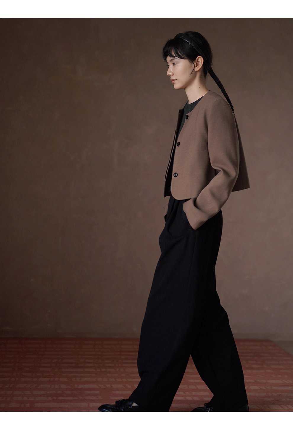 俐落入秋含羊毛西裝圓領短版小個子通勤顯瘦正肩外套