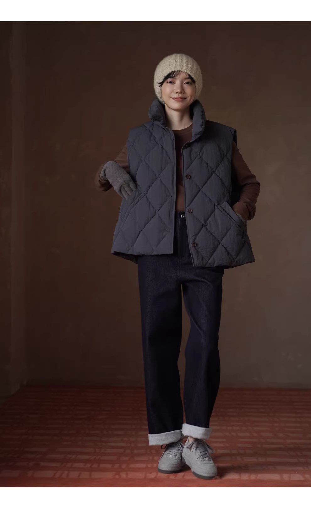 出色疊穿做舊復古菱格絎縫夾棉保暖翻領寬鬆休閒馬甲女,出色疊穿做舊復古菱格絎縫夾棉保暖翻領寬鬆休閒馬甲女,HBEW5099,出色疊穿做舊復古菱格絎縫夾棉保暖翻領寬鬆休閒馬甲女,翻領排扣,菱格車線