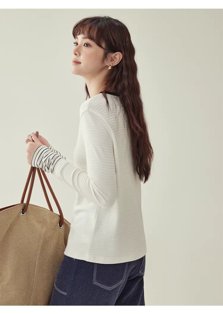 撞色拼接肌理長袖t卹女冬新款簡約圓領內搭上衣,撞色拼接肌理長袖t卹女冬新款簡約圓領內搭上衣,HBEW1160,撞色拼接肌理長袖t卹女冬新款簡約圓領內搭上衣,撞色領口,舒適面料