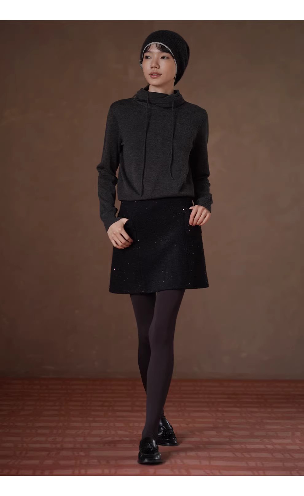 法式超細綿羊毛混紡疊量鬆弛堆堆領針織內搭合身上衣女,法式超細綿羊毛混紡疊量鬆弛堆堆領針織內搭合身上衣女,HBEW1167,法式超細綿羊毛混紡疊量鬆弛堆堆領針織內搭合身上衣女,連帽抽繩,羊毛混紡