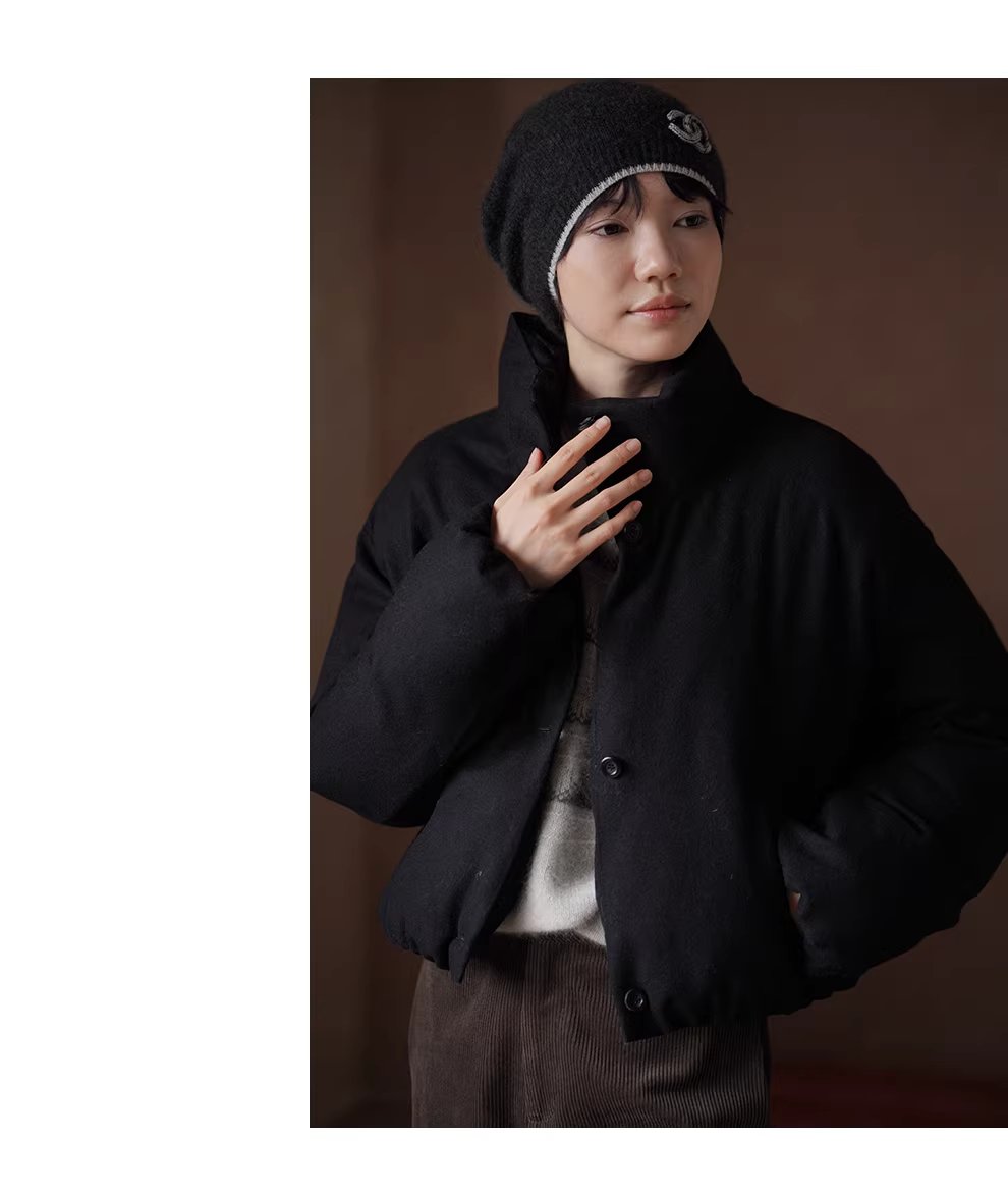 50羊毛混紡柔軟質感挺括立領防風保暖棉服短顯瘦外套,50羊毛混紡柔軟質感挺括立領防風保暖棉服短顯瘦外套,HBEW5120,50羊毛混紡柔軟質感挺括立領防風保暖棉服短顯瘦外套,俐落剪裁,羊毛混紡