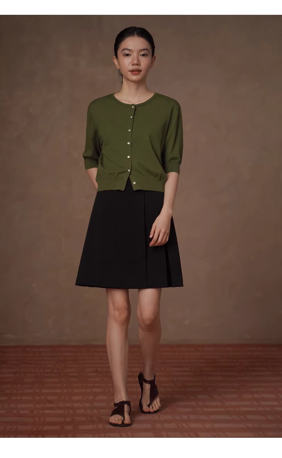 不對稱工字褶設計A字微傘版型皮袢高腰顯瘦學院半身裙女,不對稱工字褶設計A字微傘版型皮袢高腰顯瘦學院半身裙女,HBFS2003,不對稱工字褶設計A字微傘版型皮袢高腰顯瘦學院半身裙女,工字褶設計,皮扣造型