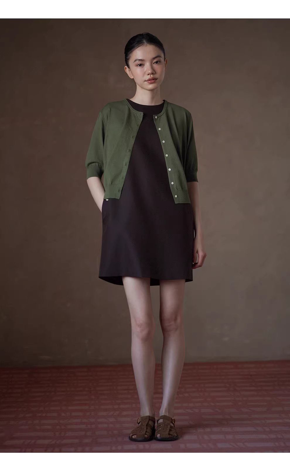 濃鬱撞色側縫琴扣設計短版疊穿圓領小個子背心洋裝,濃鬱撞色側縫琴扣設計短版疊穿圓領小個子背心洋裝,HBFS7010,濃鬱撞色側縫琴扣設計短版疊穿圓領小個子背心洋裝,舒適抗皺,適各身形