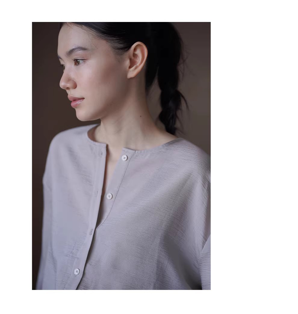 白櫻裊裊微亮光澤肌理感寬鬆顯瘦圓領通勤簡約長袖襯衫,白櫻裊裊微亮光澤肌理感寬鬆顯瘦圓領通勤簡約長袖襯衫,HBFS1058,白櫻裊裊微亮光澤肌理感寬鬆顯瘦圓領通勤簡約長袖襯衫,圓領排扣,親膚柔軟