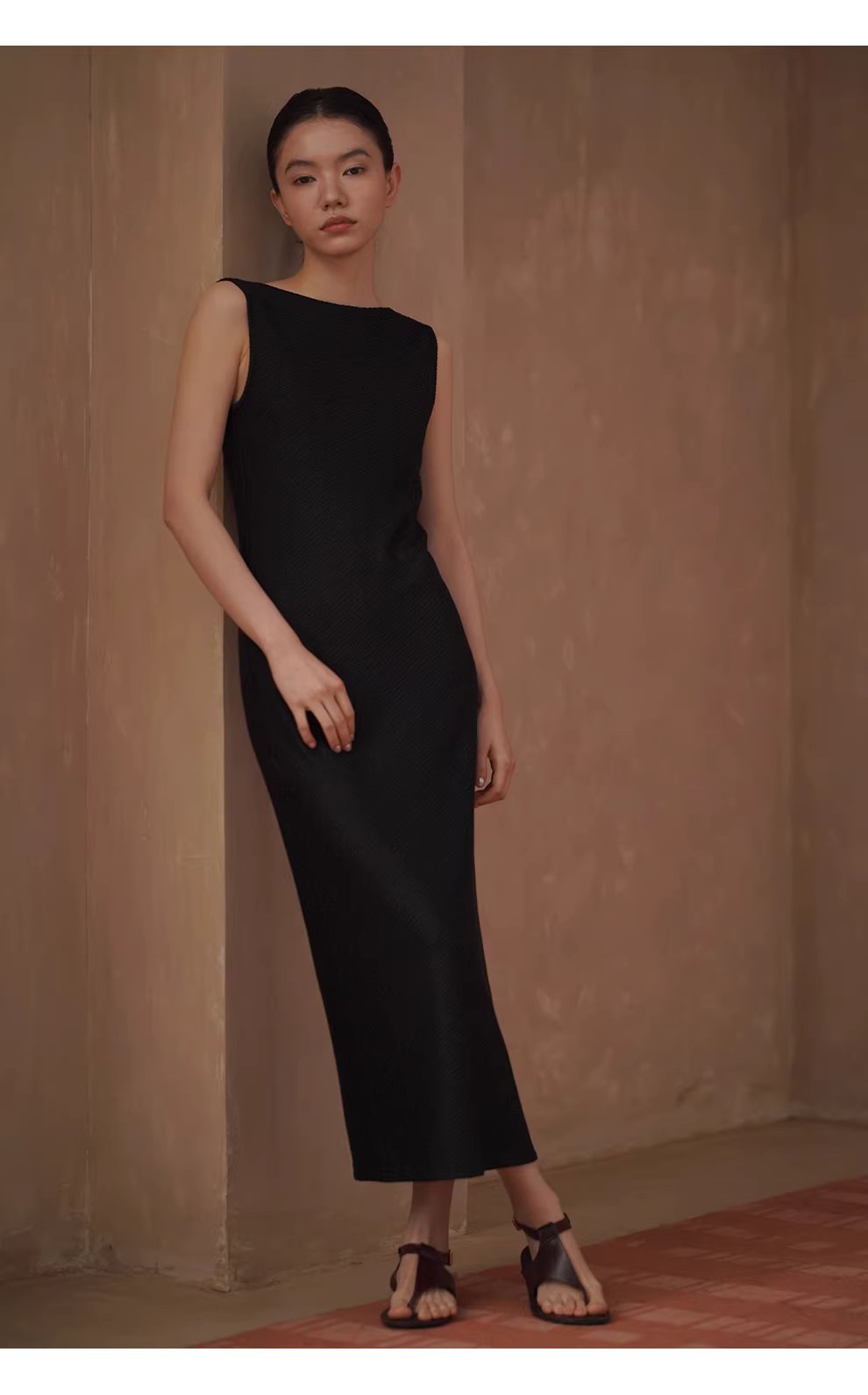 超模氣質洋裝顯瘦斜紋肌理圓領直筒合身無袖小黑裙女,超模氣質洋裝顯瘦斜紋肌理圓領直筒合身無袖小黑裙女,HBFS7026,超模氣質洋裝顯瘦斜紋肌理圓領直筒合身無袖小黑裙女,微彈柔滑,一字領剪裁