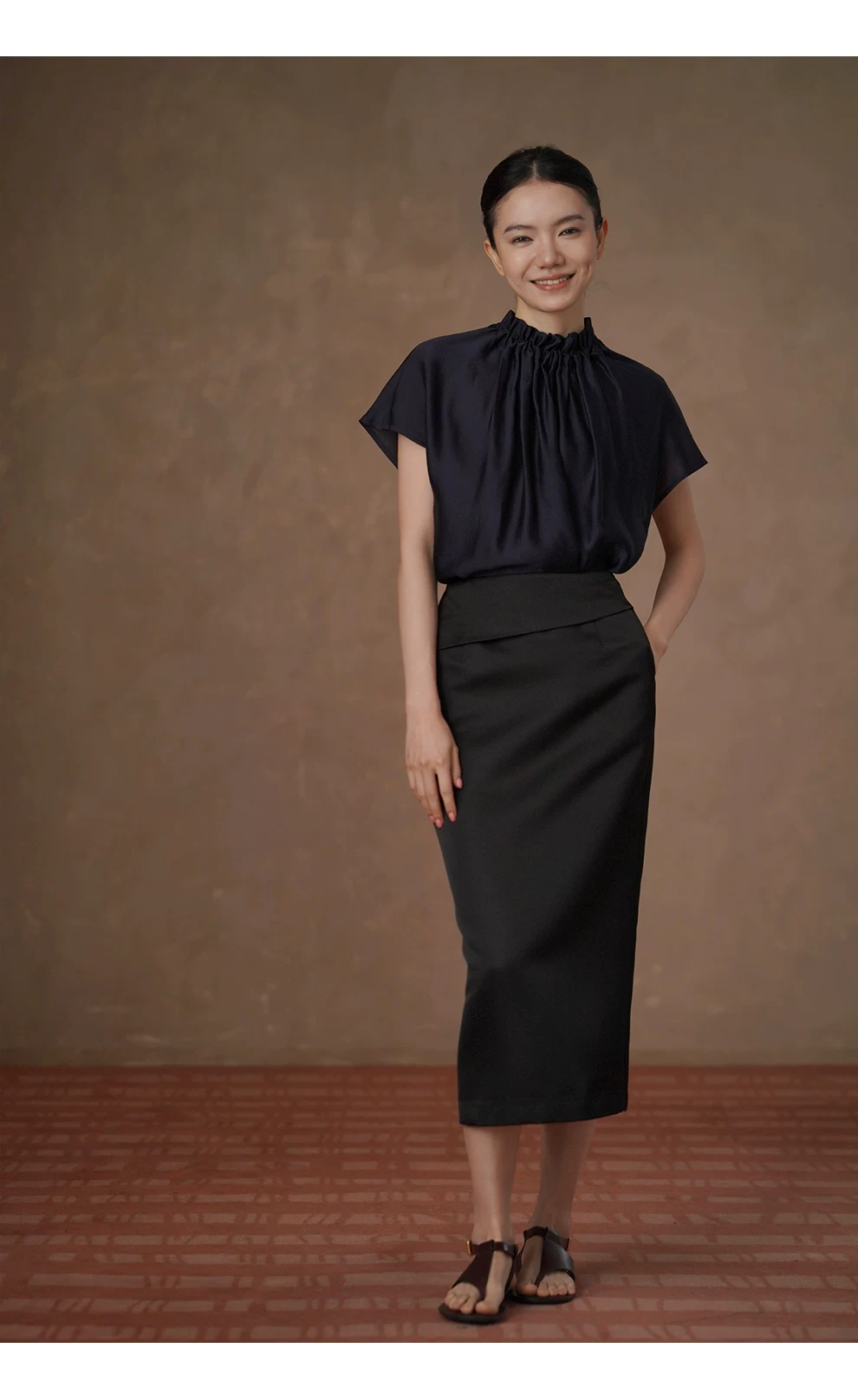 品質光澤緞感垂墜順滑捏褶花邊立領通勤顯瘦蝙蝠袖襯衫,品質光澤緞感垂墜順滑捏褶花邊立領通勤顯瘦蝙蝠袖襯衫,HBFS1102,品質光澤緞感垂墜順滑捏褶花邊立領通勤顯瘦蝙蝠袖襯衫,質感面料,木耳立領