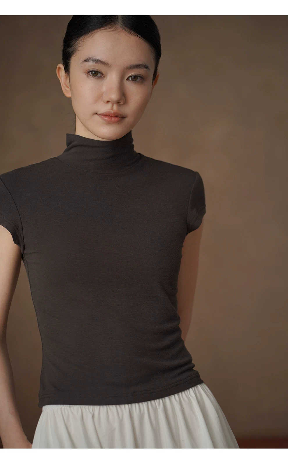 氣質加倍後領紐扣半高領合身顯瘦短袖彈性T恤通勤上衣女,氣質加倍後領紐扣半高領合身顯瘦短袖彈性T恤通勤上衣女,HBFS1110,氣質加倍後領紐扣半高領合身顯瘦短袖彈性T恤通勤上衣女,高領氣質,修身短袖