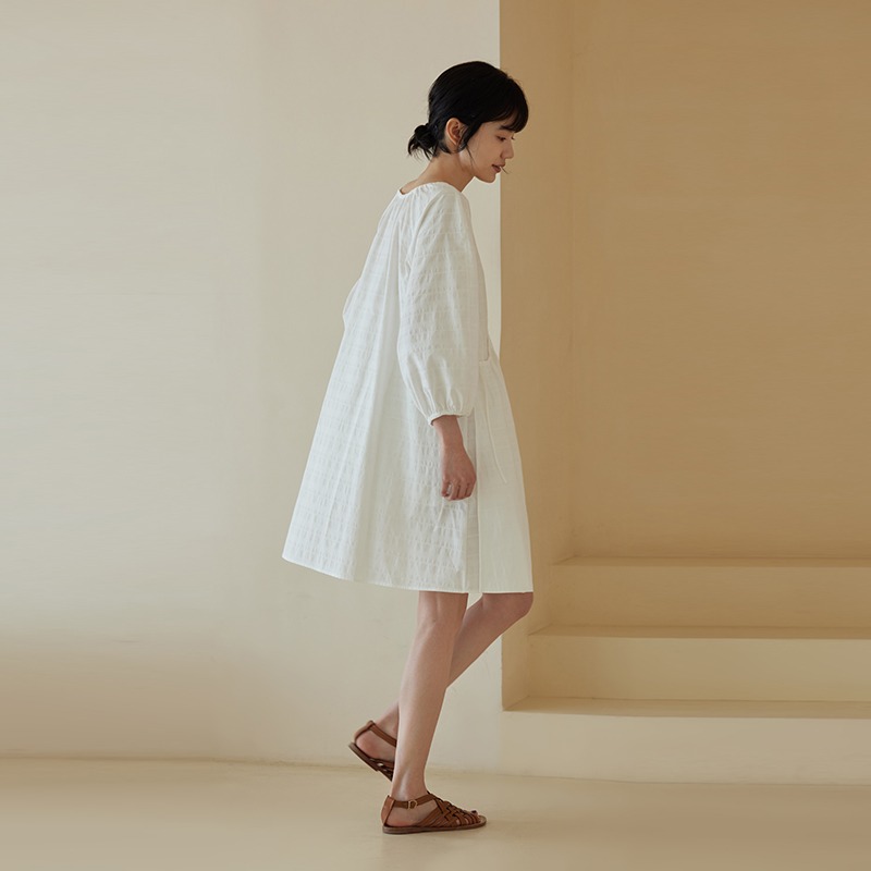 肌理感少女減齡連身裙寬鬆V領圍裹式顯瘦白色洋裝