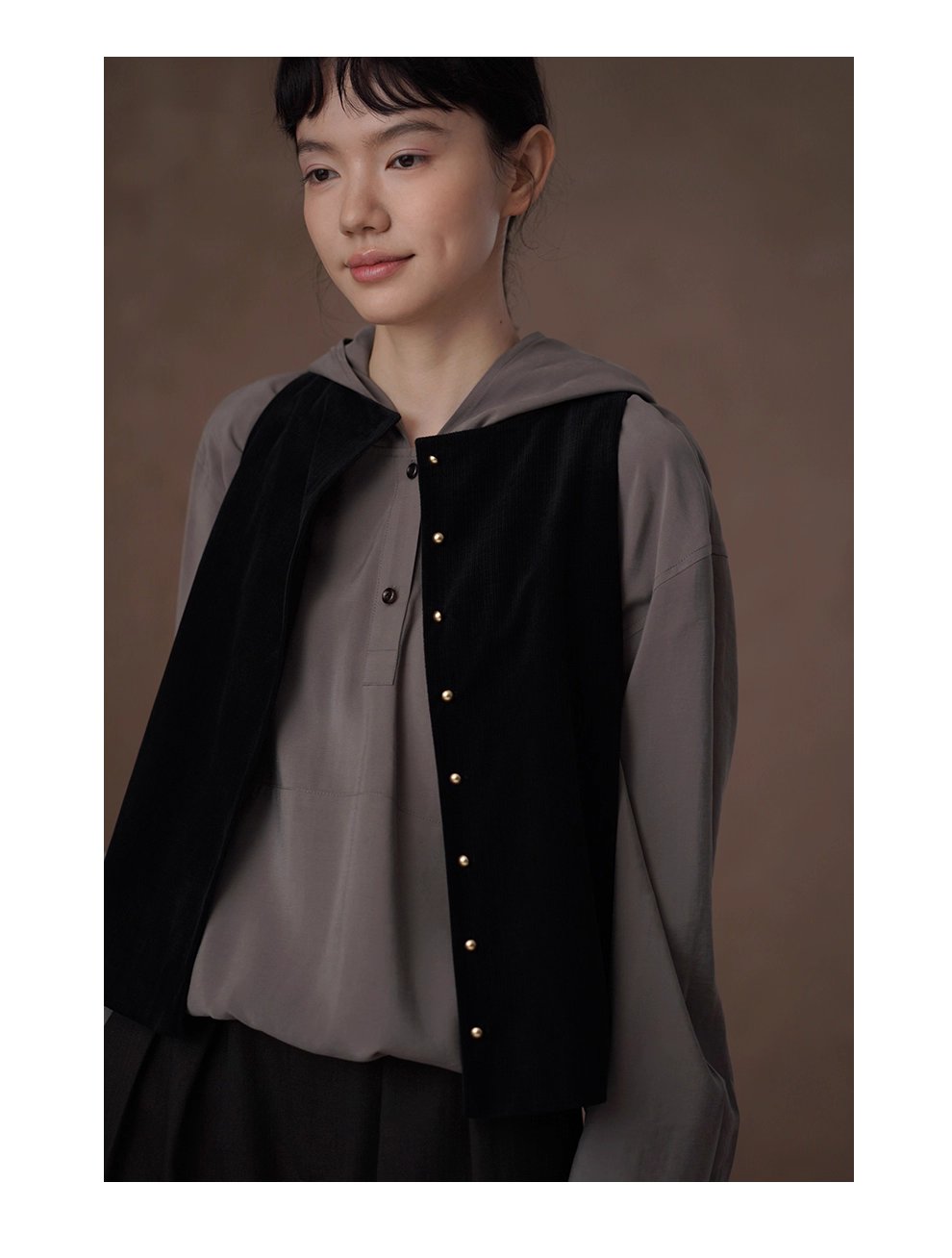 單穿疊穿都精彩柔光高密絲絨馬甲復古金扣合身顯瘦外套