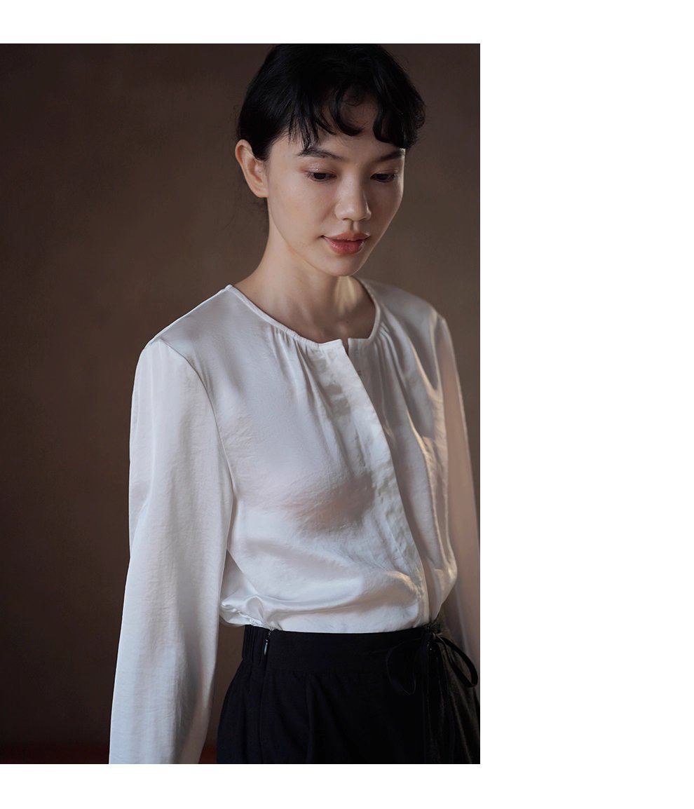 貴氣緞面質感光澤圓領褶皺寬鬆顯瘦通勤襯衫長袖上衣女