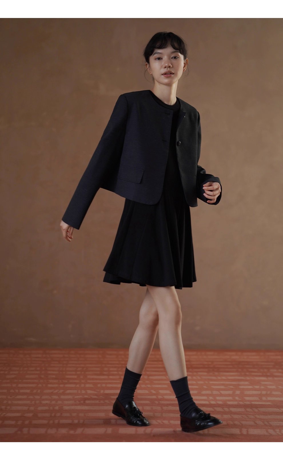 百穿不膩經典小黑裙彈性合身顯瘦收腰A字下擺短洋裝