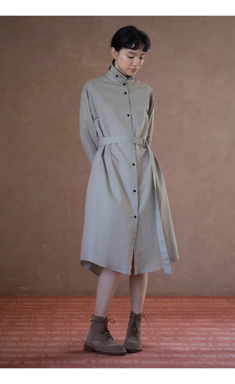 日常友善清透亞麻棉混紡襯衫領寬鬆H版型腰帶通勤洋裝