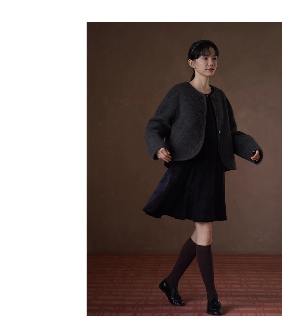 復古暖調絨面細密豎條燈芯絨寬鬆微A版型金扣顯瘦洋裝