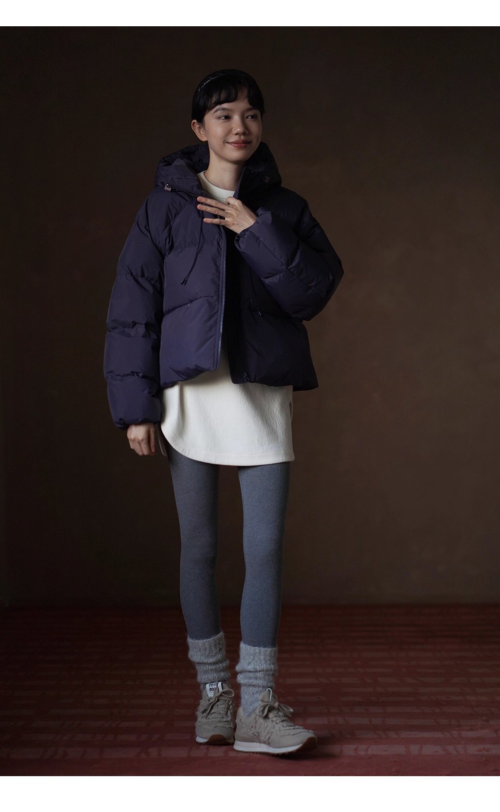 弧形開叉下擺寬鬆肌理感圓領慵懶感加厚顯瘦內搭白T上衣,弧形開叉下擺寬鬆肌理感圓領慵懶感加厚顯瘦內搭白T上衣,HBEW1131,弧形開叉下擺寬鬆肌理感圓領慵懶感加厚顯瘦內搭白T上衣,後領鈕扣,肌理感面料