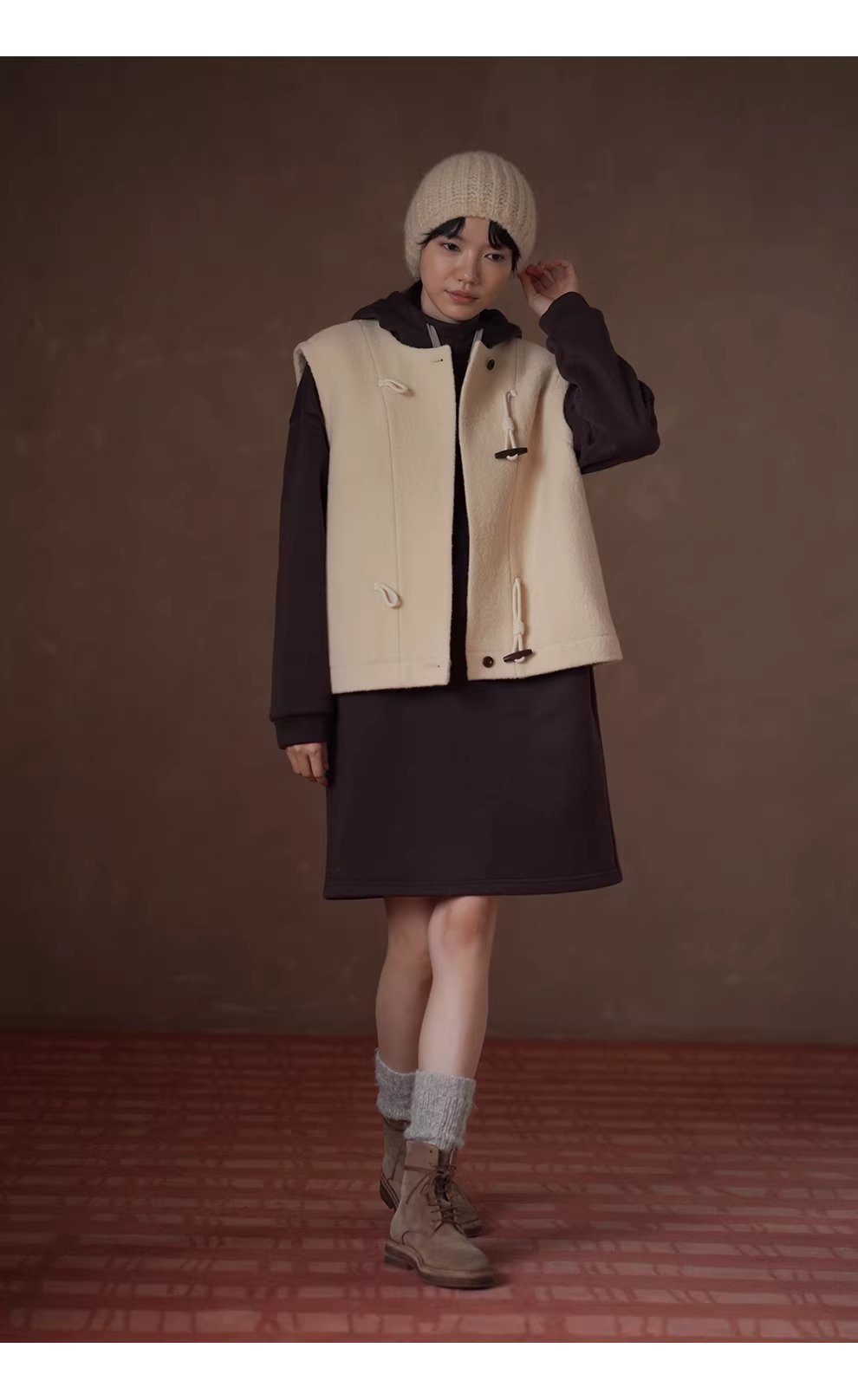 100綿羊毛顆粒肌理感牛角扣馬甲休閒寬鬆疊穿絎棉呢外套,100綿羊毛顆粒肌理感牛角扣馬甲休閒寬鬆疊穿絎棉呢外套,HBEW5100,100綿羊毛顆粒肌理感牛角扣馬甲休閒寬鬆疊穿絎棉呢外套,牛角排扣,羊毛100%