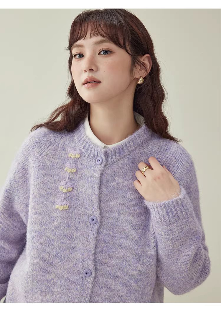 溫柔紫色小花羊毛毛衣開襟女冬新款圓領紐帶長袖上衣,溫柔紫色小花羊毛毛衣開襟女冬新款圓領紐帶長袖上衣,HBEW1157,溫柔紫色小花羊毛毛衣開襟女冬新款圓領紐帶長袖上衣,小花針織,羊毛混紡