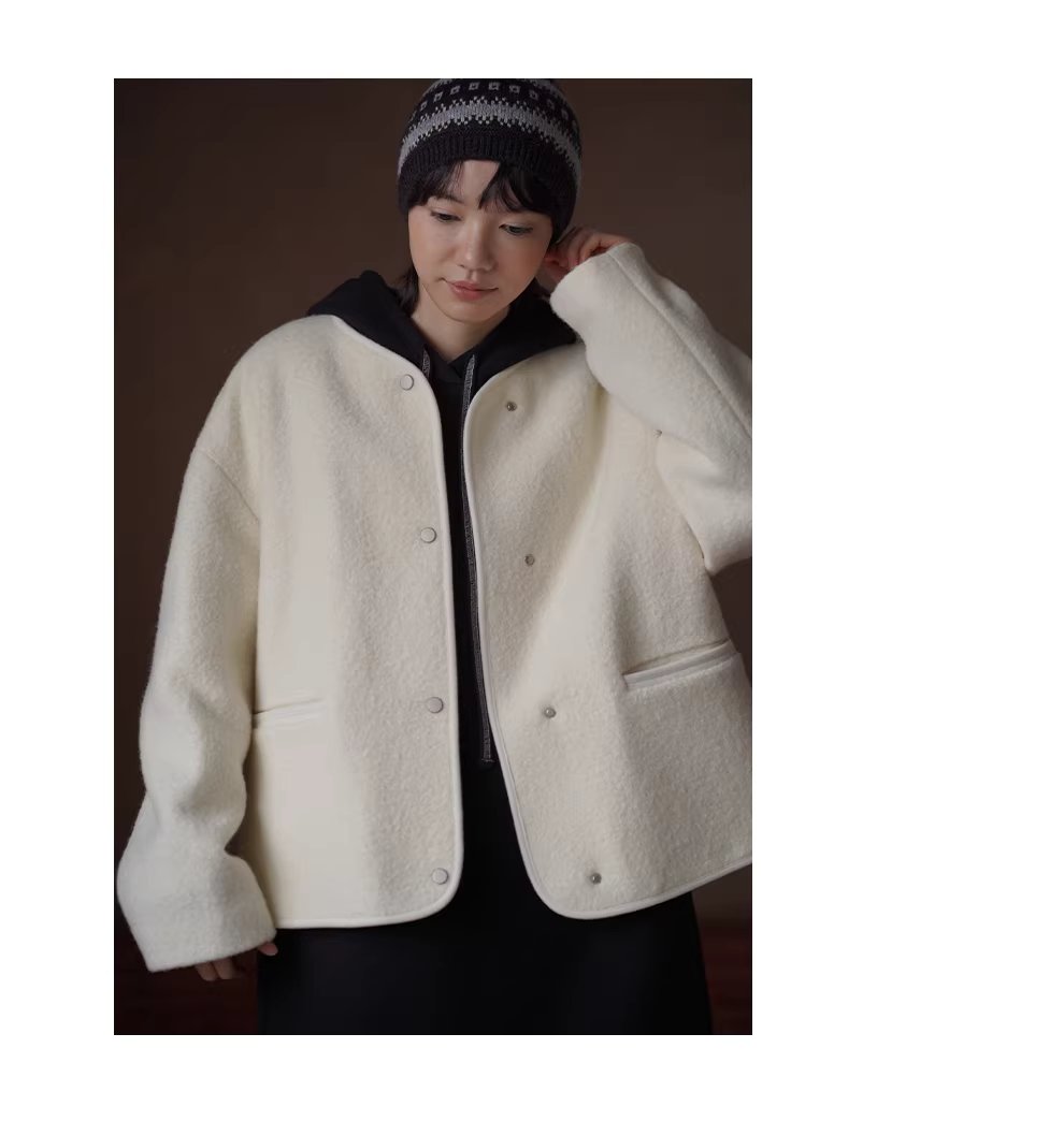 雪霜奶皮子100綿羊毛寬鬆V領保暖絎棉加厚羊羔毛外套女,雪霜奶皮子100綿羊毛寬鬆V領保暖絎棉加厚羊羔毛外套女,HBEW5113,雪霜奶皮子100綿羊毛寬鬆V領保暖絎棉加厚羊羔毛外套女,俐落剪裁,羊毛100%